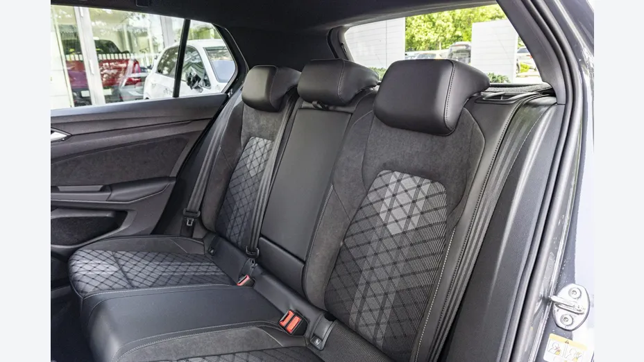VOLKSWAGEN Golf -