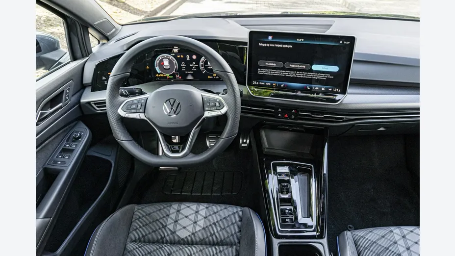 VOLKSWAGEN Golf -