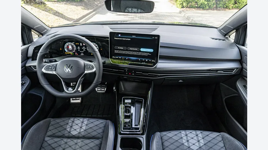 VOLKSWAGEN Golf -