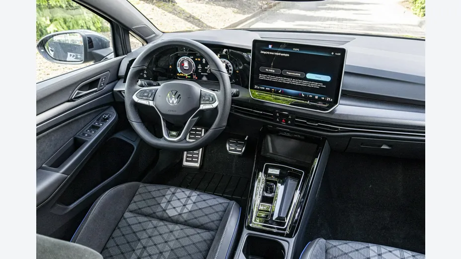 VOLKSWAGEN Golf -