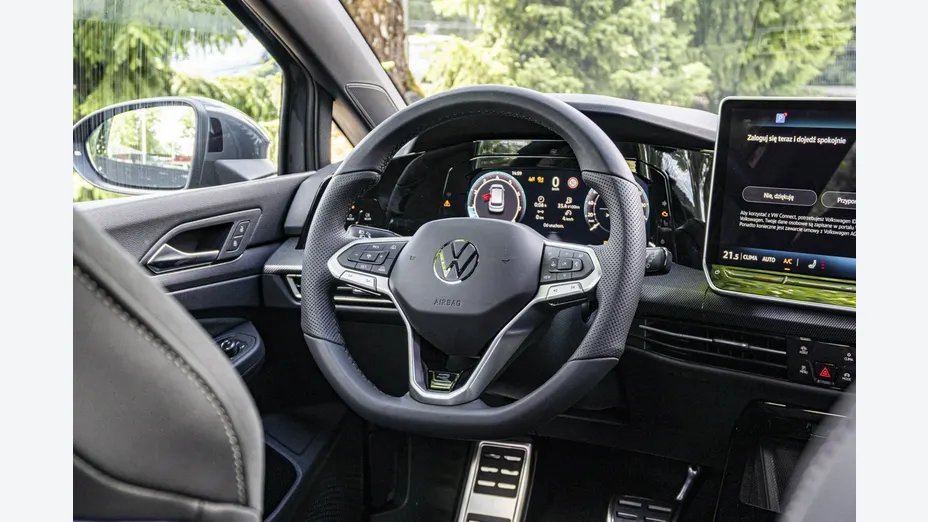 VOLKSWAGEN Golf -