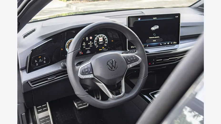 VOLKSWAGEN Golf -