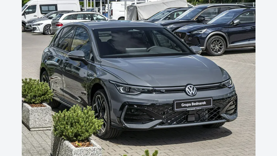 VOLKSWAGEN Golf -
