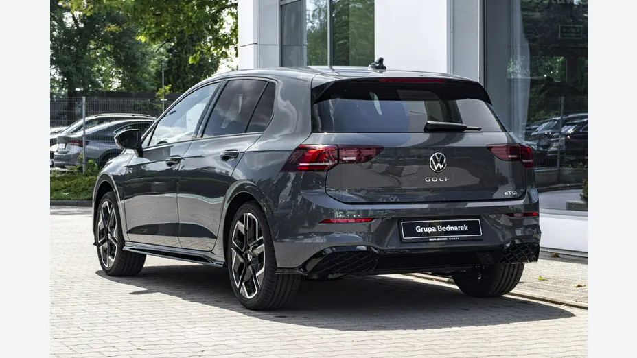 VOLKSWAGEN Golf -
