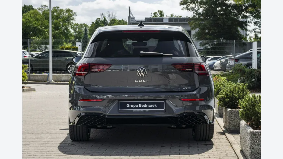VOLKSWAGEN Golf -