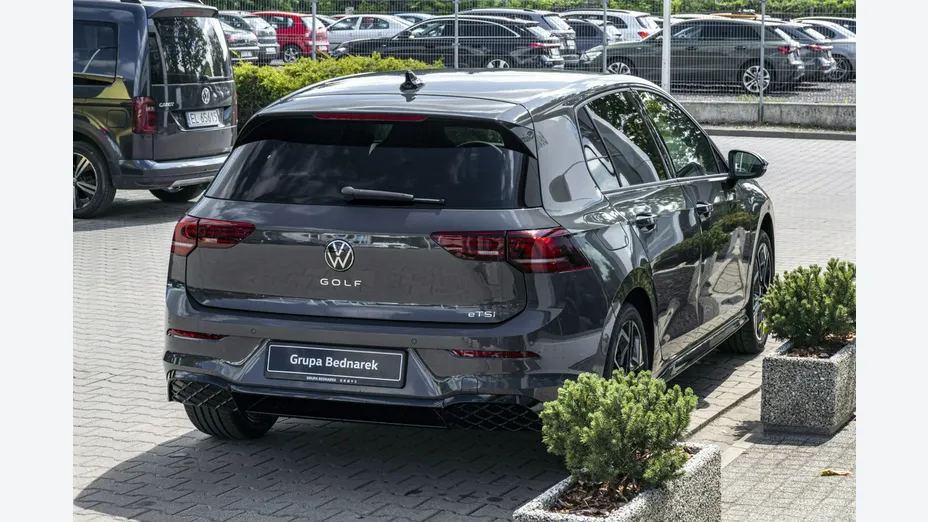 VOLKSWAGEN Golf -