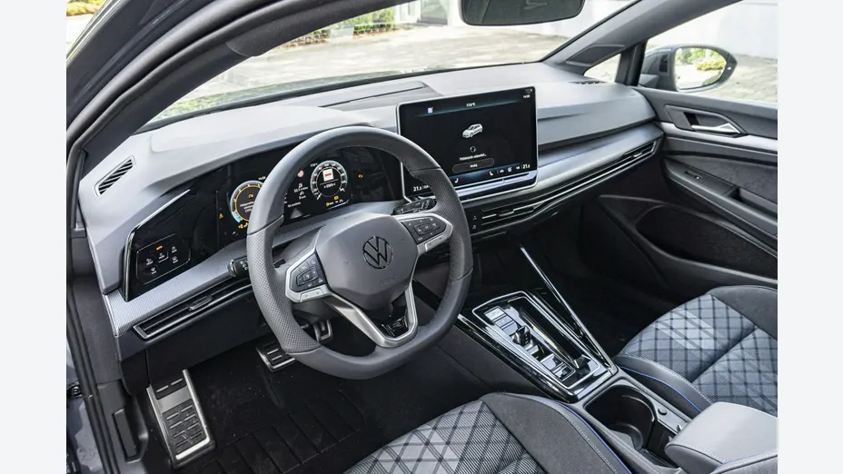 VOLKSWAGEN Golf -