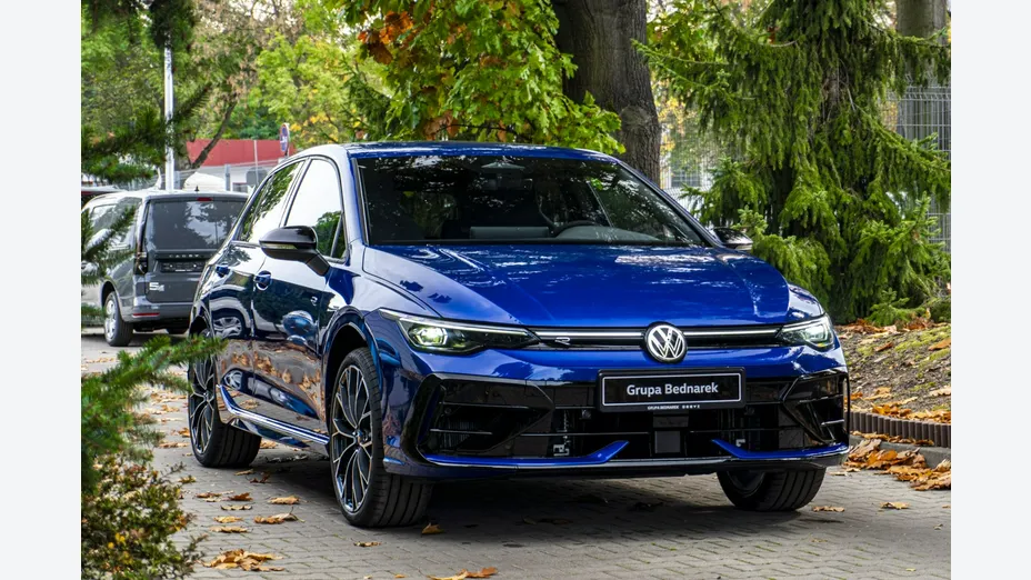 VOLKSWAGEN Golf -