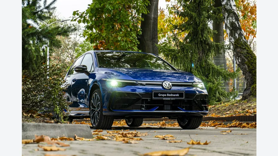 VOLKSWAGEN Golf -