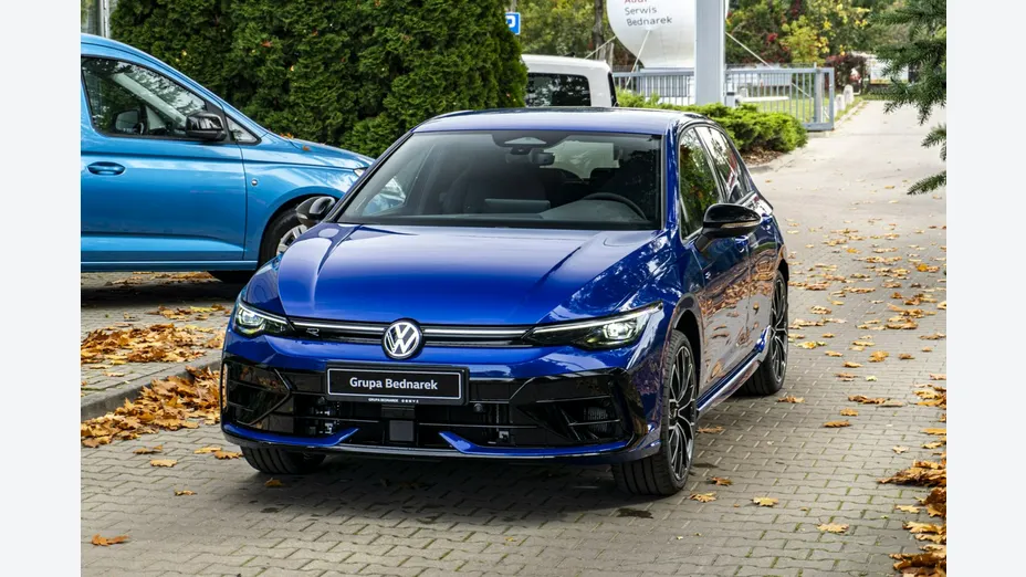 VOLKSWAGEN Golf -