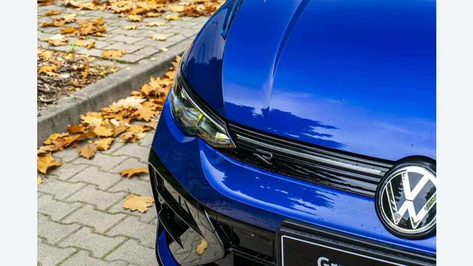 VOLKSWAGEN Golf -