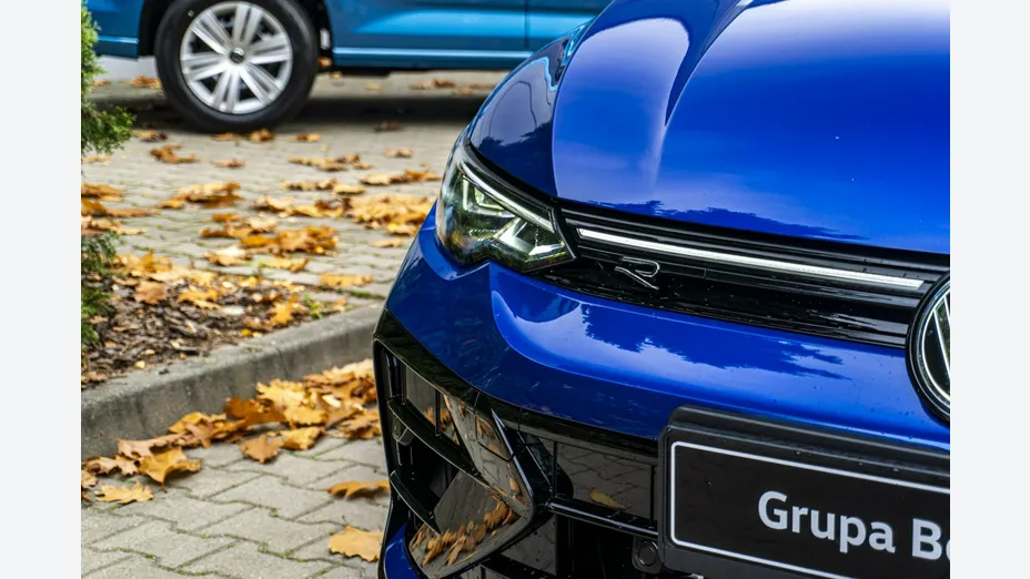 VOLKSWAGEN Golf -