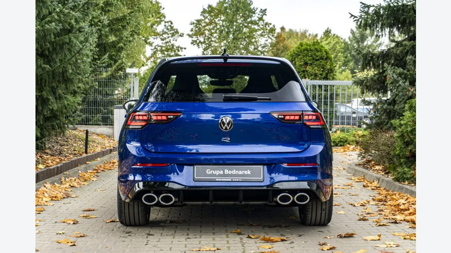 VOLKSWAGEN Golf -