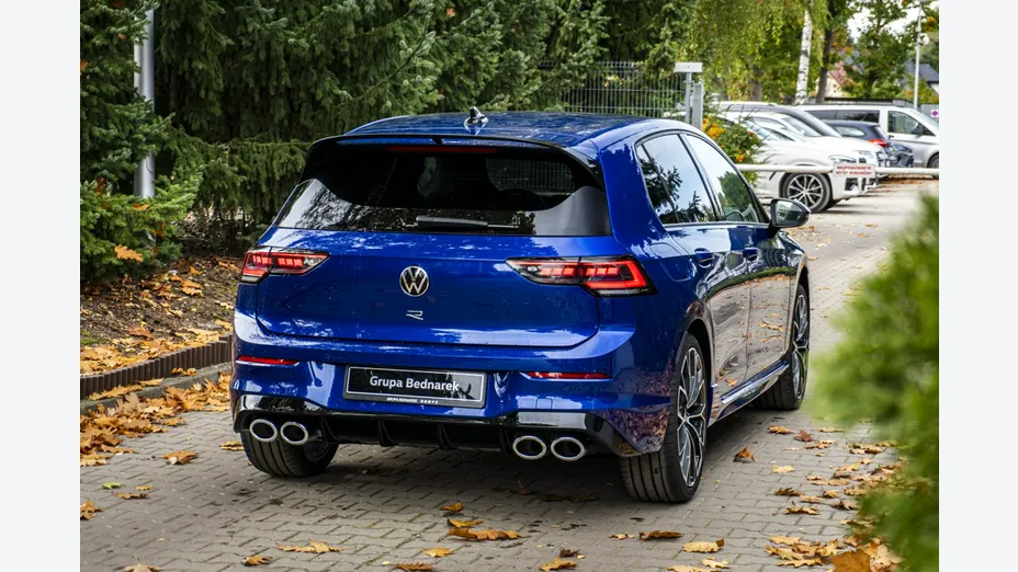 VOLKSWAGEN Golf -