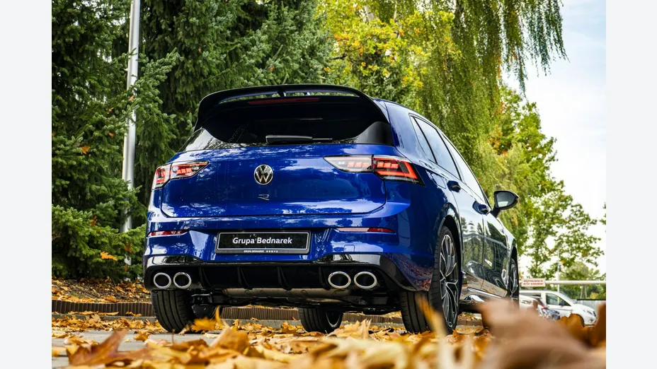 VOLKSWAGEN Golf -