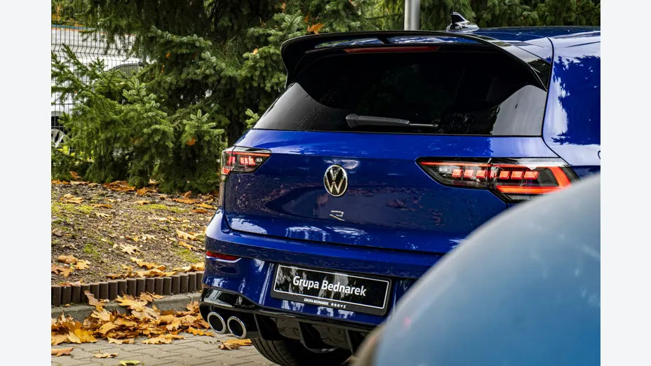 VOLKSWAGEN Golf -