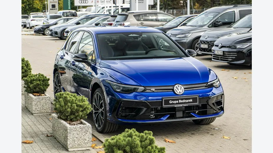 VOLKSWAGEN Golf -
