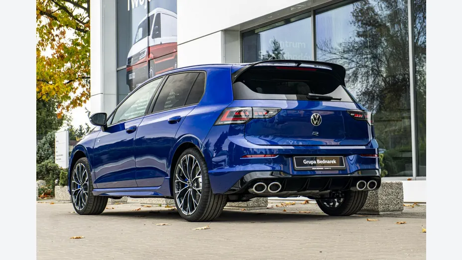 VOLKSWAGEN Golf -