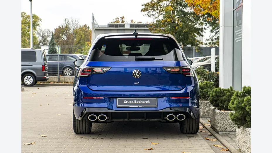 VOLKSWAGEN Golf -