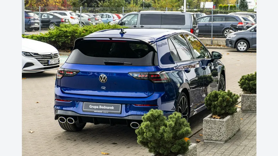 VOLKSWAGEN Golf -