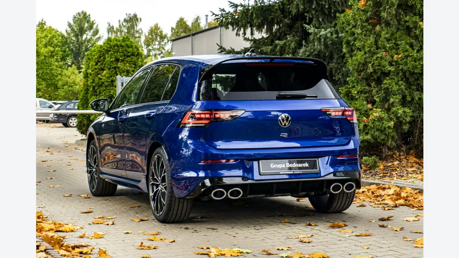 VOLKSWAGEN Golf -