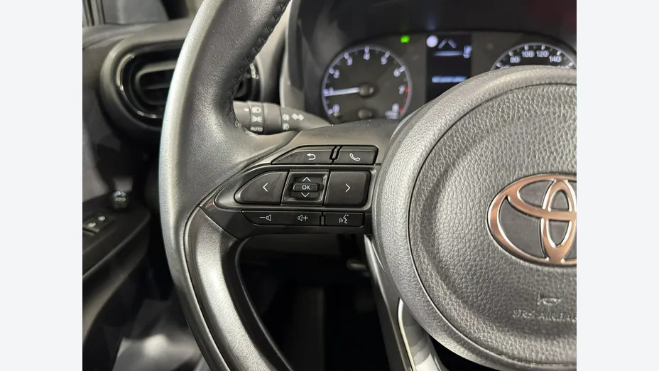 TOYOTA Yaris -