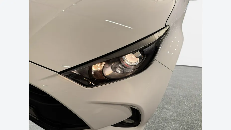 TOYOTA Yaris -