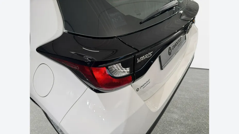 TOYOTA Yaris -