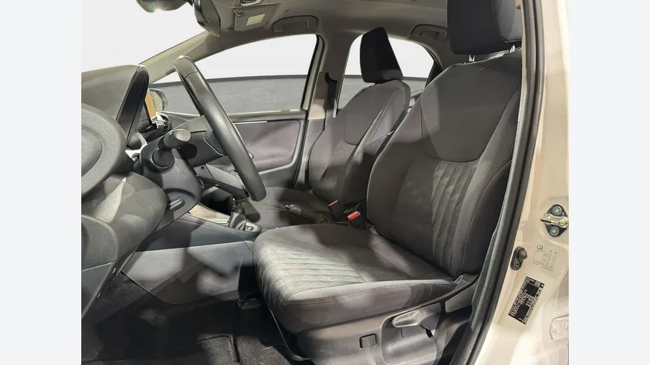 TOYOTA Yaris -