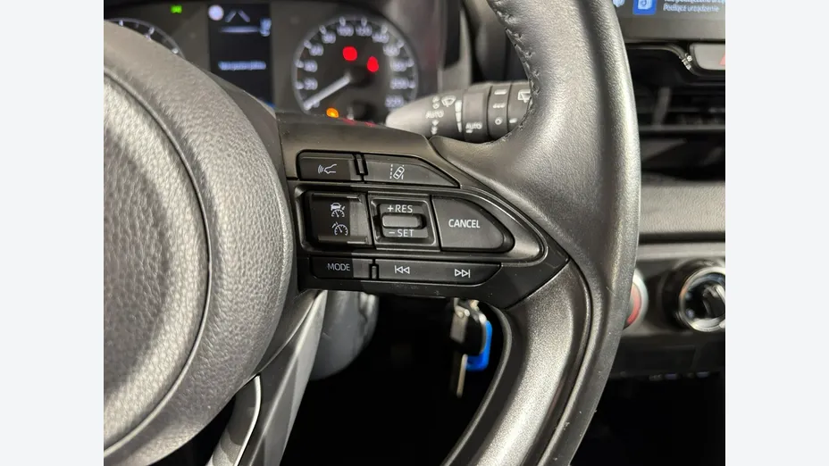 TOYOTA Yaris -