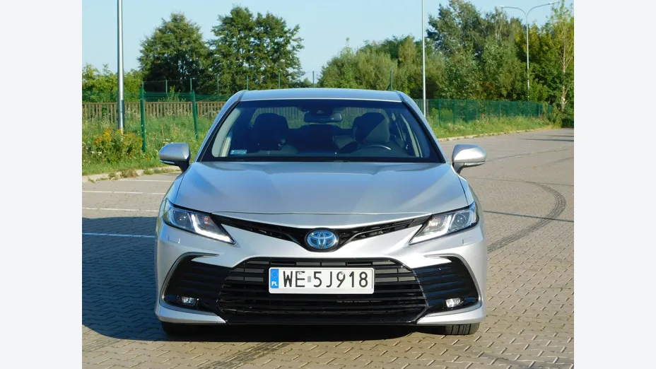 TOYOTA Camry -