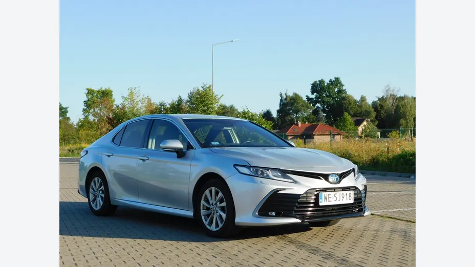 TOYOTA Camry -