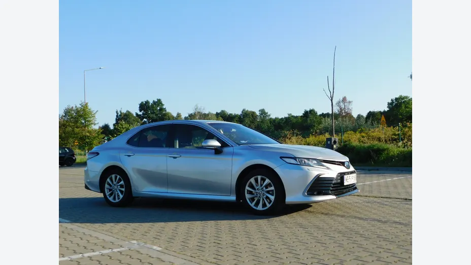 TOYOTA Camry -