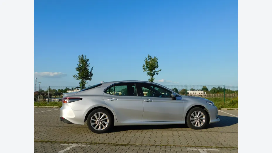 TOYOTA Camry -