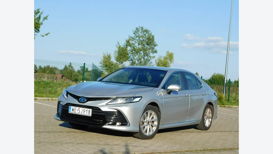 TOYOTA Camry -