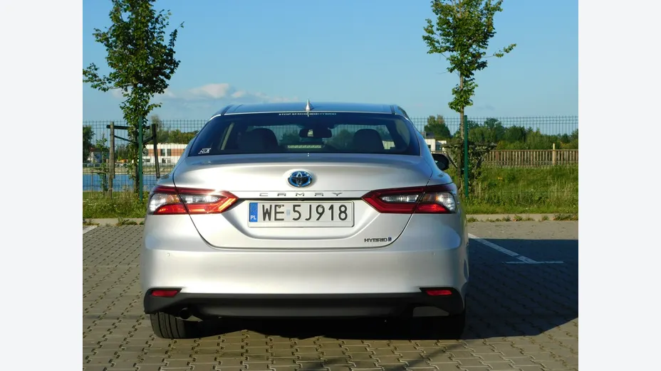 TOYOTA Camry -