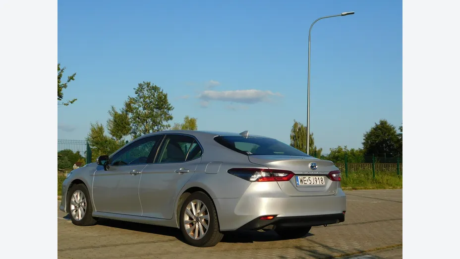 TOYOTA Camry -