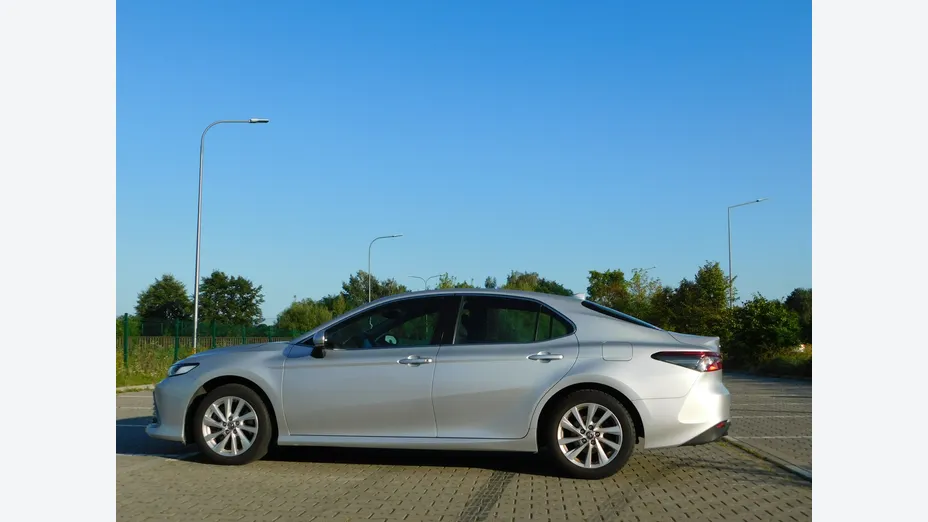 TOYOTA Camry -