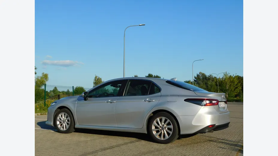 TOYOTA Camry -