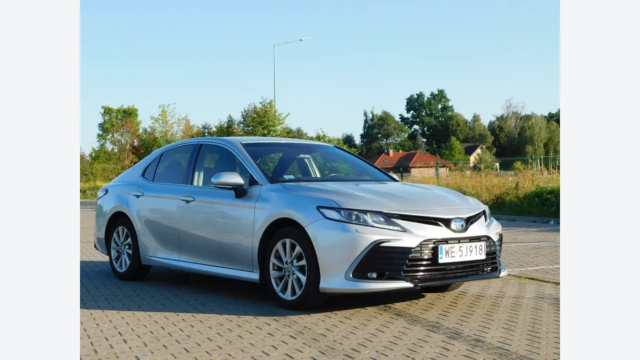 TOYOTA Camry -