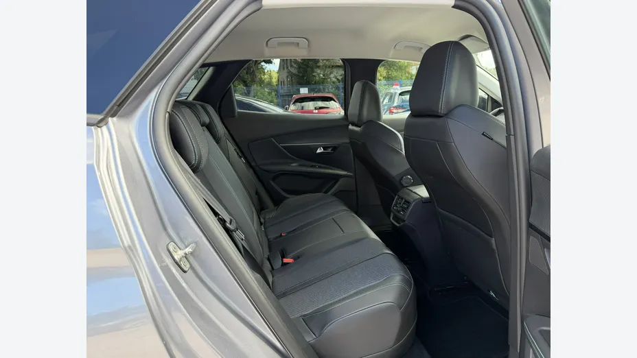 PEUGEOT 3008 -