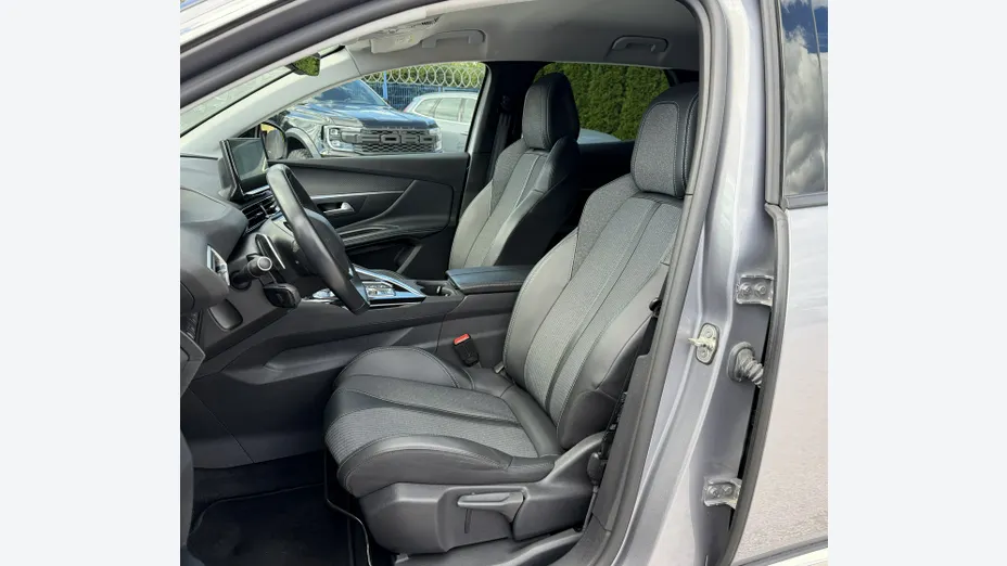 PEUGEOT 3008 -