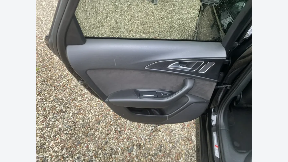 AUDI A6 -