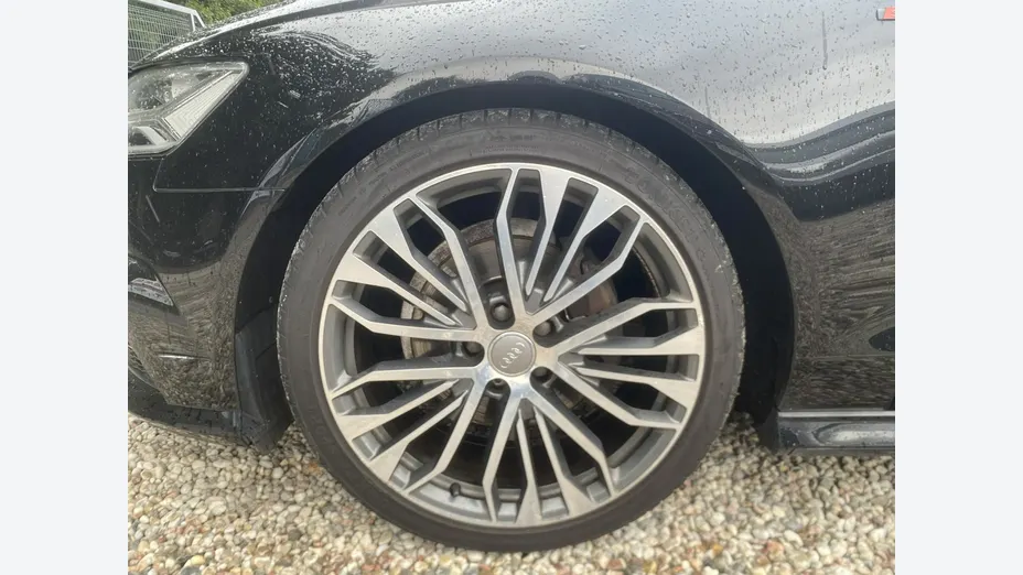 AUDI A6 -