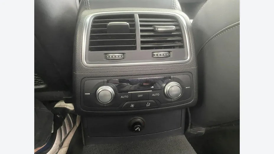 AUDI A6 -