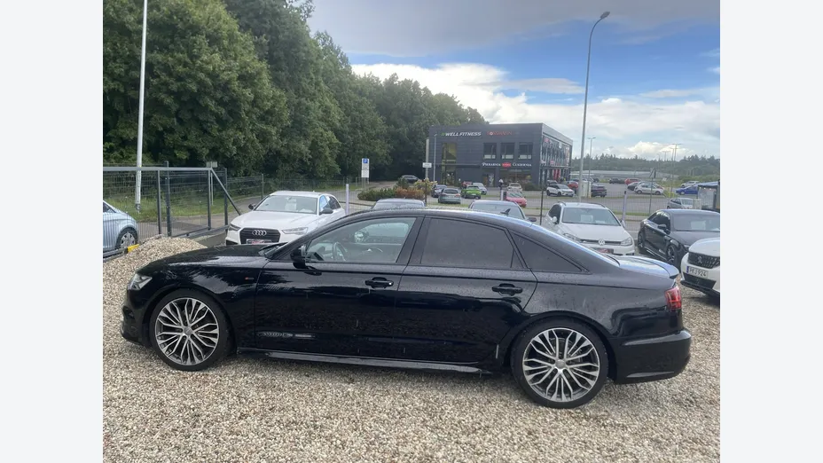 AUDI A6 -