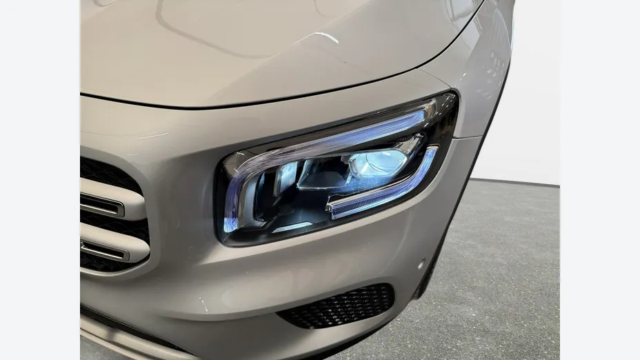 MERCEDES-BENZ GLB -