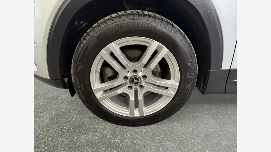 MERCEDES-BENZ GLB -