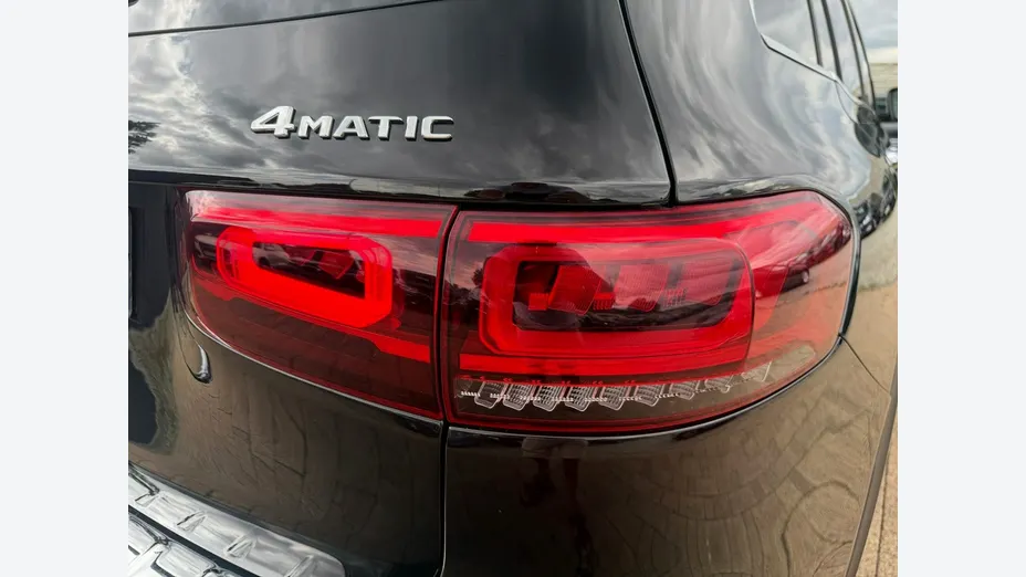 MERCEDES-BENZ GLB -