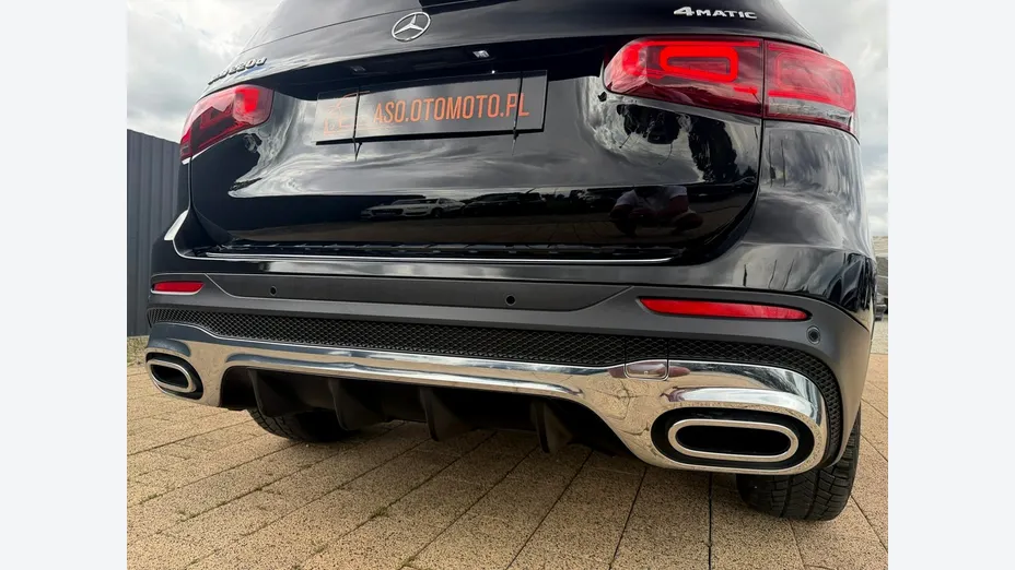 MERCEDES-BENZ GLB -